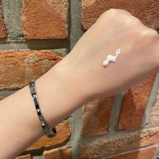 [스킨1004] 마다가스카르 센텔라 히알루-시카 워터핏 선세럼 50ml — 5점을 준 리뷰어가 2024년 6월 올린 사용 사진