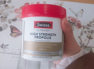 Swisse 스위스 고함량 프로폴리스 2,000mg 210정 — 4.5점을 준 리뷰어가 2021년 12월 올린 사용 사진
