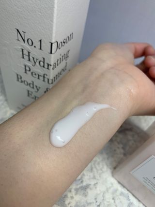 줄라이 모닝 _ JULY MORNING 줄라이모닝 하이드레이팅 퍼퓸드 바디앤핸드 에멀젼 — 5점을 준 리뷰어가 2022년 3월 올린 사용 사진