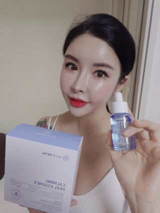 블루페탈 카밍 필 에센스 & 카밍 오일 세럼 — 5점을 준 리뷰어가 2021년 12월 올린 사용 사진