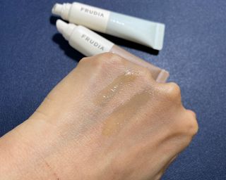 [후르디아] 올리브영 착한보습 비건 립버터 2종 — 5점을 준 리뷰어가 2022년 12월 올린 사용 사진