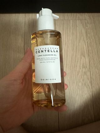 스킨1004 [SKIN1004] 마다가스카르 센텔라 라이트 클렌징 오일 200ml — 5점을 준 리뷰어가 2024년 7월 올린 사용 사진