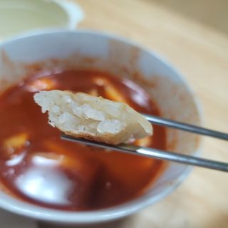 (주)성경순만두 곤약만두.콘치즈만두,삼각당면만두,당면 야끼만두,대구전통 납작만두,떡뽁이 매콤소스,달콤소스 — 3점을 준 리뷰어가 2023년 3월 올린 사용 사진