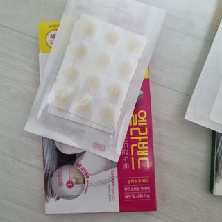 올리브영 엘라밴드 하이드로 도트 스팟패치 12mm, 티트리 — 5점을 준 리뷰어가 2022년 10월 올린 사용 사진
