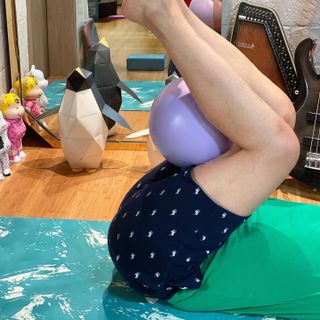 [트라택] 홈 필라테스 SET [미니짐볼+웨이트볼(0.5kg&1kg+요가블럭] — 5점을 준 리뷰어가 2022년 7월 올린 사용 사진