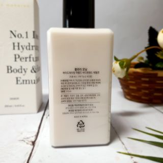 줄라이 모닝 _ JULY MORNING 줄라이모닝 하이드레이팅 퍼퓸드 바디앤핸드 에멀젼 — 5점을 준 리뷰어가 2021년 10월 올린 사용 사진