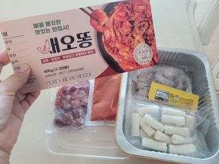 화끈한녀석들 새오똥400g 새우,오징어,똥집 볶음요리 소스,밀떡, 참기름 포함 — 5점을 준 리뷰어가 2022년 12월 올린 사용 사진