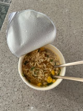 NISSIN 닛신 컵누들  4종 - 씨푸드오리지날, 씨푸드 스파이시, 씨푸드 커리, 씨푸드 XO소스 — 5점을 준 리뷰어가 2023년 1월 올린 사용 사진