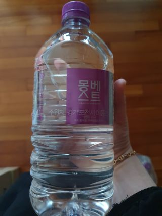 몽베스트 MONTBEST 1L 12입 — 1점을 준 리뷰어가 2022년 4월 올린 사용 사진