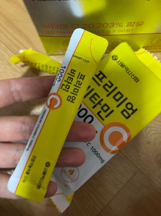 서울약사신협 프리미엄 비타민C 1,000mg_2.5g x 50포 — 5점을 준 리뷰어가 2021년 10월 올린 사용 사진