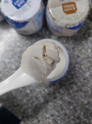 매일바이오 그릭요거트 오리지널 플레인 4개, 로스터리 커피믹스 4개 — 5점을 준 리뷰어가 2021년 12월 올린 사용 사진