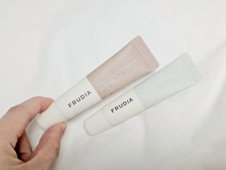 [후르디아] 올리브영 착한보습 비건 립버터 2종 — 5점을 준 리뷰어가 2022년 12월 올린 사용 사진