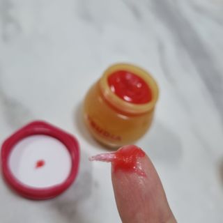 [후르디아] 올리브영 꿀과즙 립밤 2종 (블루베리/석류) — 5점을 준 리뷰어가 2022년 11월 올린 사용 사진
