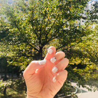 [네일가게] 햇빛에 닿으면 색이 변하는 신기한 햇살 반전 네일스티커_B — 5점을 준 리뷰어가 2021년 10월 올린 사용 사진