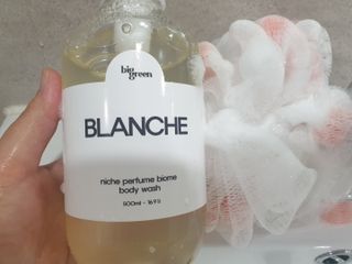 빅그린 니치 퍼퓸 바이옴바디워시 500ml(상탈, 블랙베리&베이, 블랑쉐 3종 중 택1) — 4점을 준 리뷰어가 2022년 8월 올린 사용 사진