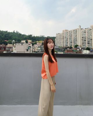 [스테이피플] SILKY SLEEVELESS LOGO TOP — 3.5점을 준 리뷰어가 2022년 6월 올린 사용 사진