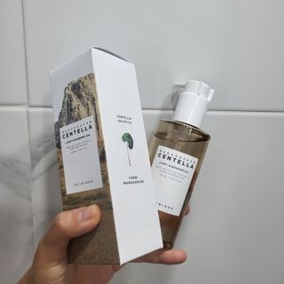스킨1004 [SKIN1004] 마다가스카르 센텔라 라이트 클렌징 오일 200ml — 5점을 준 리뷰어가 2024년 7월 올린 사용 사진