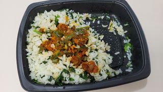 직탁 식단관리 3종 도시락(꼬막 듬뿍 곤드레비빔밥, 알리오올리오 불고기오믈렛, 매콤쭈꾸미 시래기유채밥) — 4점을 준 리뷰어가 2022년 6월 올린 사용 사진