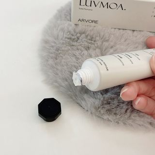 러브모아 향수 고체향수 승무원 고체향수 바르는 향수 니치향수 도손 우드세이지 앤 씨솔트 — 5점을 준 리뷰어가 2022년 12월 올린 사용 사진