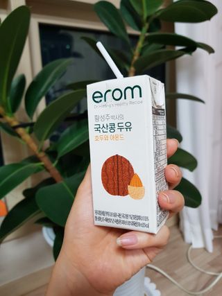 이롬 erom 황성주박사의 국산콩 두유 호두와 아몬드 — 5점을 준 리뷰어가 2020년 12월 올린 사용 사진