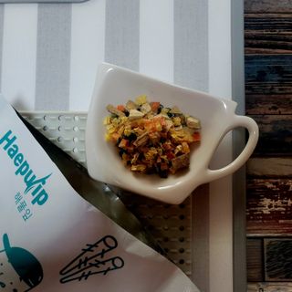 해풀잎 누구나 김밥*1ea [(혼합야채 35g *1ea,  김밥김 (5g, 5ea),  양념간장 (6g, 5ea), 참기름(5g, 2ea)] — 4.5점을 준 리뷰어가 2022년 10월 올린 사용 사진
