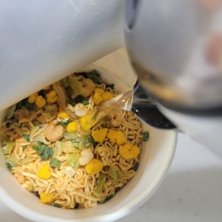 NISSIN 닛신 컵누들  4종 - 씨푸드오리지날, 씨푸드 스파이시, 씨푸드 커리, 씨푸드 XO소스 — 5점을 준 리뷰어가 2023년 1월 올린 사용 사진