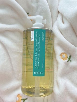 닥터시드 페퍼민트 앤 레몬 비건 비듬케어 쿨 탈모 샴푸 (1000ml) — 5점을 준 리뷰어가 2023년 7월 올린 사용 사진