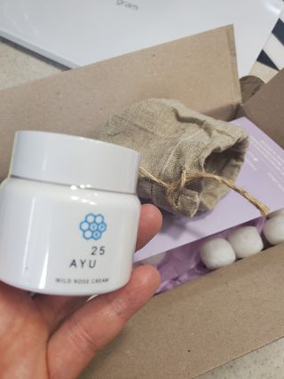 AYU25[아유트웬티파이브]다마스크로즈워터 베이스 천연 수분 촉촉 크림 — 4점을 준 리뷰어가 2021년 3월 올린 사용 사진