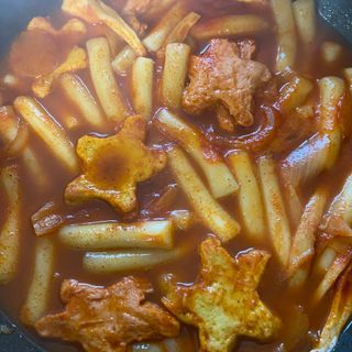 빨간키트 떡볶이 밀키트 2~3인분 매운맛 국물 떡볶이 만들기 쉬운 황금 레시피 분말 소스로 간편한 요리 — 5점을 준 리뷰어가 2021년 10월 올린 사용 사진