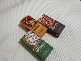 짜먹는 이지견과 짜먹는 이지아몬드, 짜먹는 이지허니피넛, 짜먹는 이지캐슈넛 각 10g X  10포 — 2점을 준 리뷰어가 2021년 2월 올린 사용 사진