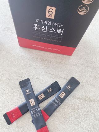 [푸름웰니스] 프리미엄 6년근 홍삼스틱 3mg x 100포 — 5점을 준 리뷰어가 2022년 4월 올린 사용 사진