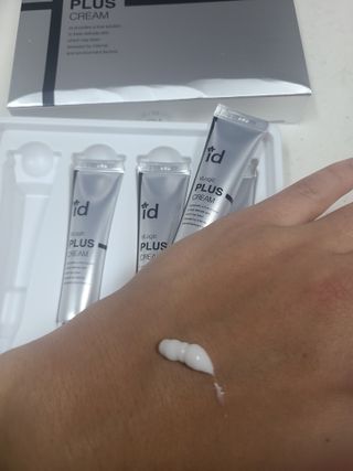 아이디플라코스메틱 아이디 브이로직 플러스 크림 15ml X 4EA — 5점을 준 리뷰어가 2022년 1월 올린 사용 사진