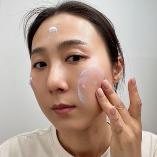 [스킨1004] 마다가스카르 센텔라 히알루-시카 워터핏 선세럼 50ml — 4.5점을 준 리뷰어가 2024년 5월 올린 사용 사진