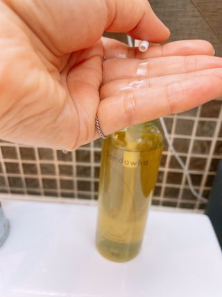 스킨큐어 산다화 순한 클렌징 동백 오일 200ml — 5점을 준 리뷰어가 2023년 4월 올린 사용 사진