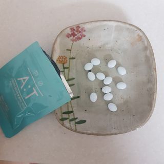 입 냄새 완화에 도움을 주는 에티켓 캔디 앳캔디 스트롱민트 — 4.5점을 준 리뷰어가 2021년 3월 올린 사용 사진