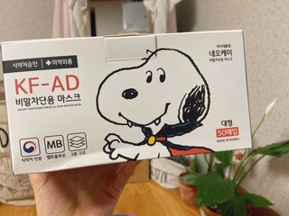 JHWORLD 스누피 마스크 정품 스누피 KF-AD 국내 비말차단 아동용 성인용 일회용 덴탈마스크 50매 — 5점을 준 리뷰어가 2021년 6월 올린 사용 사진