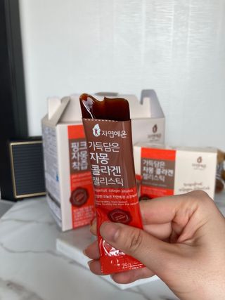 자연에온 핑크 자몽 착즙 100mL 10개입 1BOX +가 득담은 자몽 콜라겐 젤리스틱 1BOX — 5점을 준 리뷰어가 2021년 7월 올린 사용 사진
