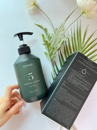 르핸스 퍼포밍 5 샴푸 비반트 포렛/베티버 포그 — 4.5점을 준 리뷰어가 2023년 1월 올린 사용 사진