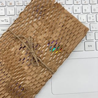 아클리브 Eco 항균 항바이러스 액정 보호필름(iPhone) — 5점을 준 리뷰어가 2022년 8월 올린 사용 사진