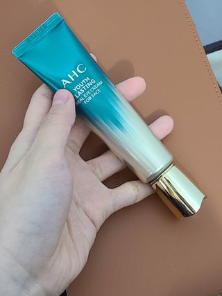 [NEW 탄력유턴 아이크림] AHC 유스 래스팅 리얼 아이크림 포 페이스 — 5점을 준 리뷰어가 2021년 3월 올린 사용 사진
