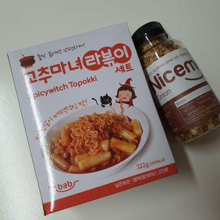 더밥  고추마녀 라볶이 +  나이스미 무설탕 현미후레이크 — 4점을 준 리뷰어가 2021년 10월 올린 사용 사진
