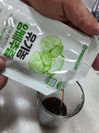참앤들황토농원 국내산 유기농 양배추를 그대로 담은,  유기농 양배추즙  80ml X 30포 1박스 — 5점을 준 리뷰어가 2023년 4월 올린 사용 사진