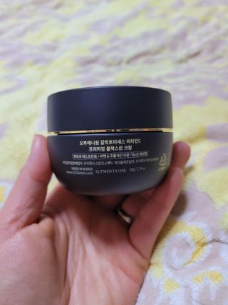 오투에니원 갈락토미세스 비타민 C 프리미엄 블랙스완 크림 50g — 5점을 준 리뷰어가 2022년 12월 올린 사용 사진
