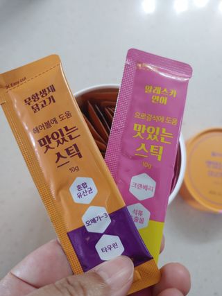 페페로니 맛있는 스틱 - 무항생제 닭고기 15개 + 알래스카 연어 15개 — 5점을 준 리뷰어가 2021년 9월 올린 사용 사진