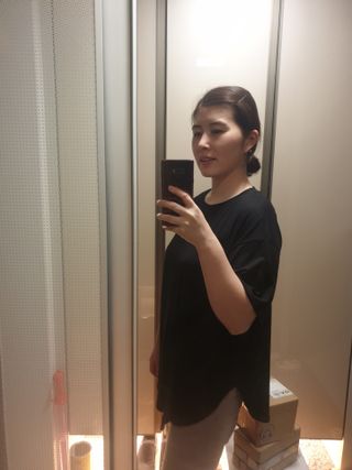 밸롭 시그니처 커버업 롱티셔츠 — 5점을 준 리뷰어가 2021년 5월 올린 사용 사진