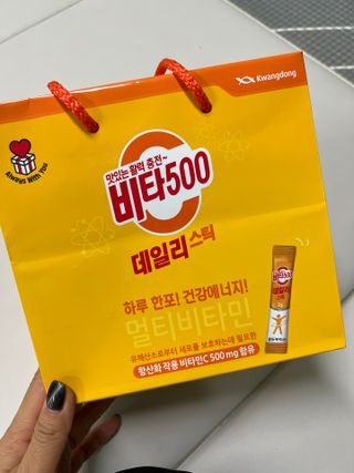 광동생활건강 [광동] 비타500데일리스틱 크리스마스 에디션 60포+20포 추가 증정&쇼핑백+스티커 gift — 5점을 준 리뷰어가 2021년 12월 올린 사용 사진