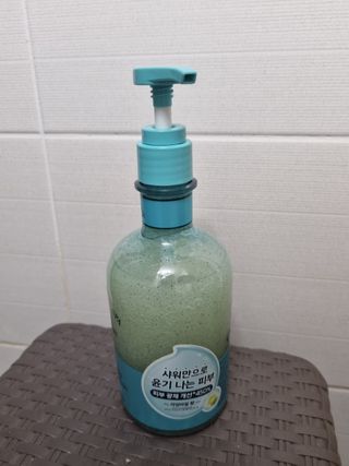 벨먼 내추럴스파 수분광채 스크럽 바디워시 600ml 5종 — 4.5점을 준 리뷰어가 2022년 5월 올린 사용 사진