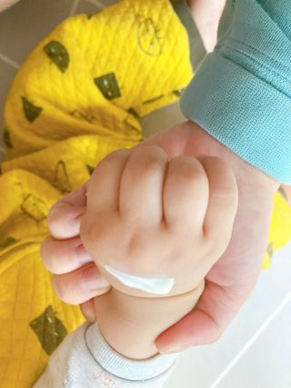 mom e 맘이 내추럴 베이비 케어 샴푸앤바스+로션 — 5점을 준 리뷰어가 2021년 1월 올린 사용 사진