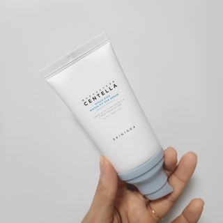 [스킨1004] 마다가스카르 센텔라 히알루-시카 워터핏 선세럼 50ml — 5점을 준 리뷰어가 2024년 5월 올린 사용 사진