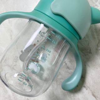 유비맘 트라이탄 코니빨대컵_컬러 랜덤 발송 — 4점을 준 리뷰어가 2021년 2월 올린 사용 사진